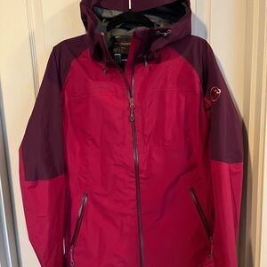 Mammut Wenaha  Gore-Tex waterproof  Hodded jacket Berry and Plum, Size S.